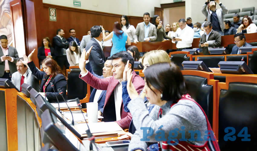 En vez de un exhorto para reactivar el controvertido programa de revisión de mochilas en escuelas, ayer el Congreso aprobó “urgir a considerar la implementación de protocolos de revisión a la entrada de los planteles”/Foto: Cortesía