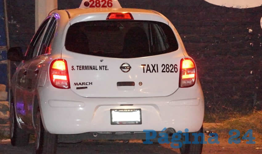 El auto de alquiler 2826, cuyo conductor aguardaba la salida de una prostituta