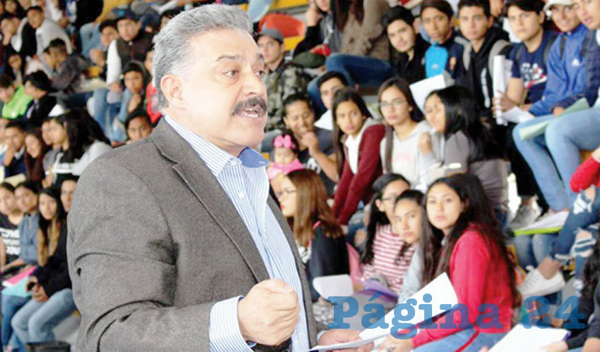 Carlos Lomelí, quien es empresario del sector farmacéutico, ha sido señalado por incidir en la adquisición de medicamentos e insumos, especialmente cuando fungía como delegado del gobierno federal en Jalisco/Foto: @DrCarlosLomeli
