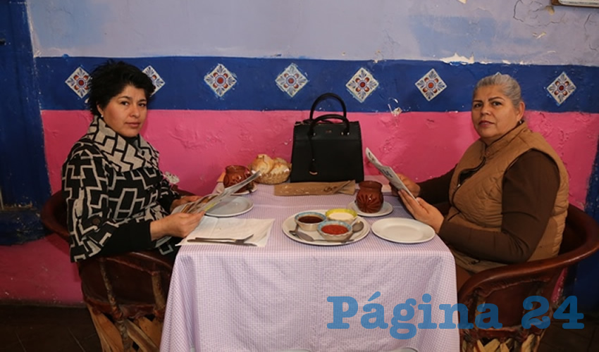 En Sanborns Francia desayunaron Eloísa Carreón y María del Carmen Valdez Duro