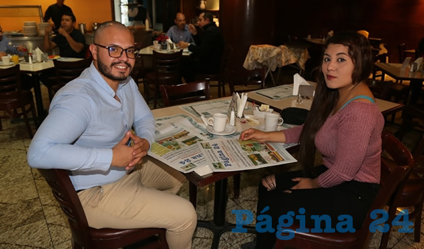 En el restaurante La Rueda del Quality Inn almorzaron Steve Ortega Gómez, que nos visita de Monterrey, e Ingrid Maza Rodríguez, que nos visita de Guadalajara
