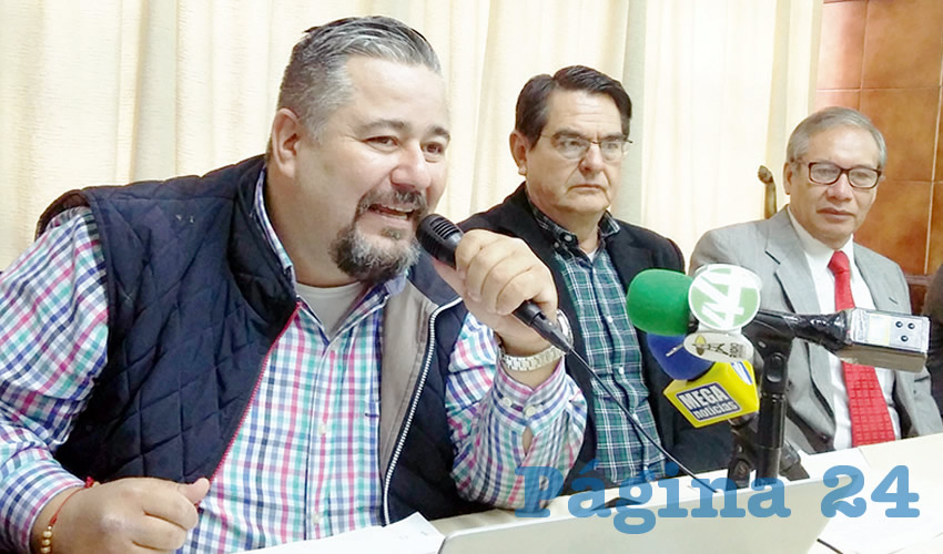 Jorge Carlos Ruiz, de la Contraloría Ciudadana Independiente, encontró que la Secretaría de Educación pagó más de diez veces su precio real por la adquisición de herramienta: “Si esto pasó en una pequeña compra, imagínense los desfalcos”, tronó/Fotos: Francisco Tapia
