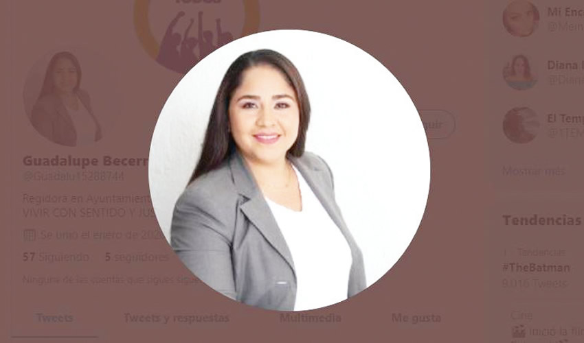 “Lo malo es que se los advertí, lo canté antes de tiempo, les dije también del nombramiento del secretario general, que era ilegal”; dijo María Guadalupe Becerra, regidora independiente de Cihuatlán, sobre lo que pasaba en el ayuntamiento. Pero la única respuesta que obtuvo, fue un ‘levantón” a su abogado para “mandarme un mensaje”, mientras que a su familia la amenazaron y despojaron de sus bienes/Foto: Tomada de Twitter