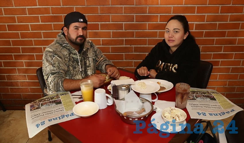 En el restaurante Las Antorchas desayunaron Juan Manuel Luna Carreón y Monserrat Macías Chávez