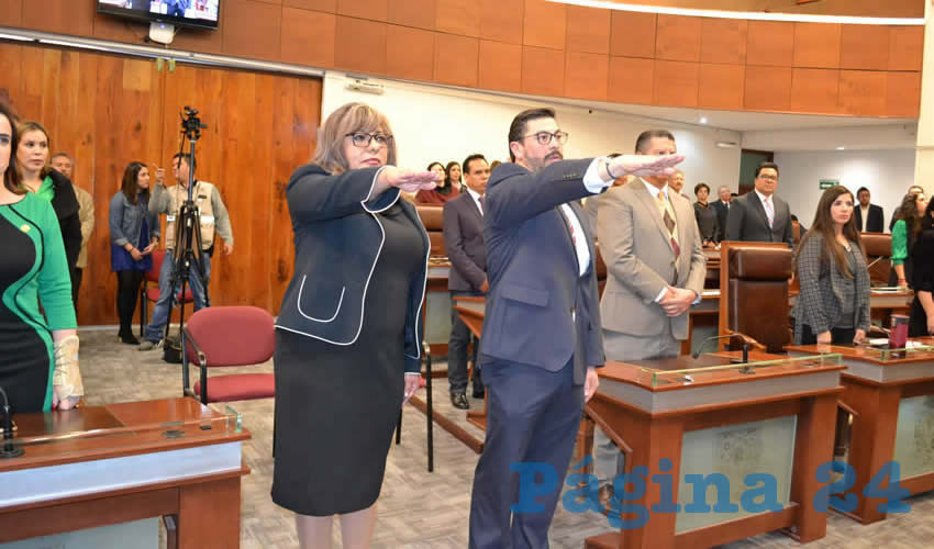 Angélica Castañeda Sánchez y Juan Antonio Ortega Aparicio tomando protesta