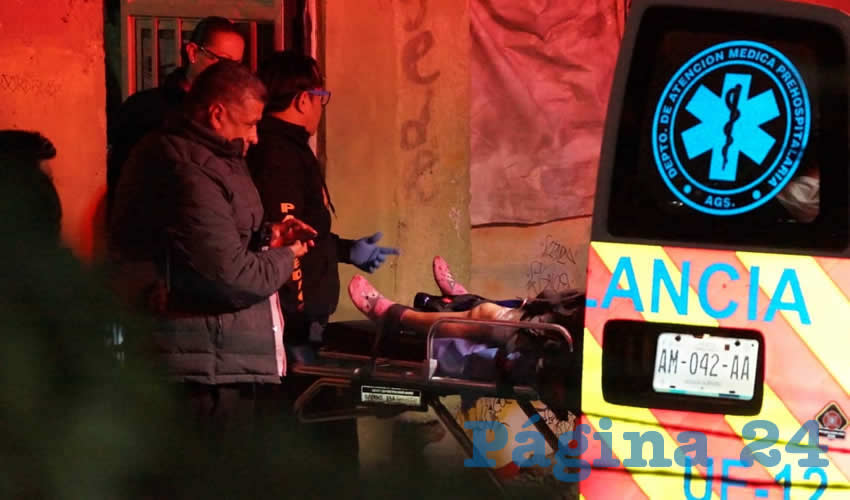 Imelda Alejandra López Ramos, de 29 años de edad, al ser subida a una patrulla