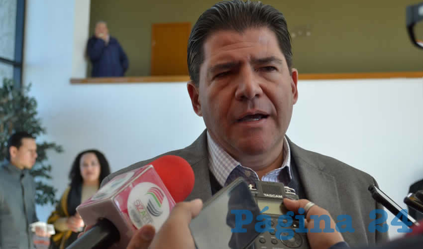 Víctor Rentería López, titular de la Secretaría de Administración, informó que es probable que se inicie entre abril y mayo, ya que a la fecha se trabaja en el decreto donde vienen los lineamientos para obtener la base (Foto Merari Martínez)