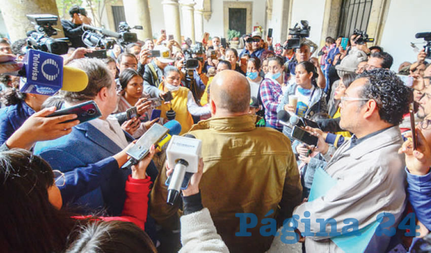 El gobernador de Jalisco aprovechó la palestra para lanzarse contra el gobierno federal, acusándolo de ser el responsable del desabasto; incluso dijo que espera reunirse pronto con el presidente, Andrés Manuel López Obrador, para explicarle el porqué de su reticencia a adherirse al Insabi/Foto: Cortesía
