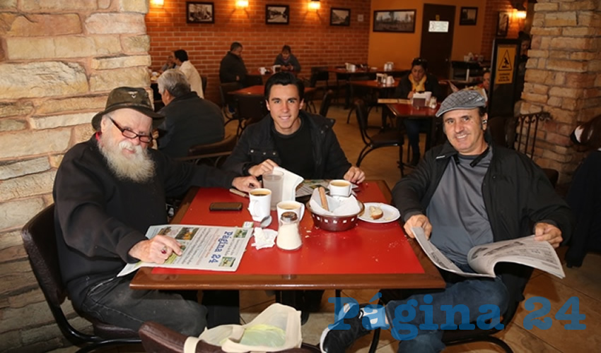 En Las Antorchas desayunaron William Guiol, Domingo de la Cerda Medrano y Gustavo Medrano de Luna