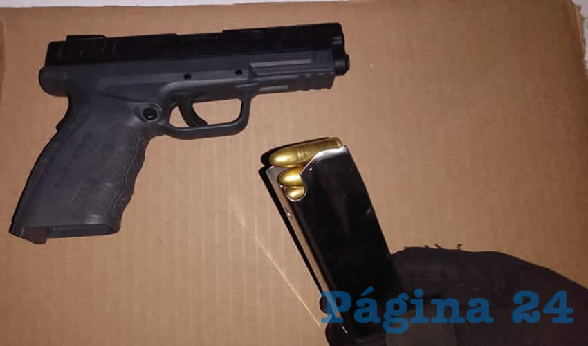 El arma y el cargador que portaba Enrique Omanio “N” “N”, de 31 años de edad