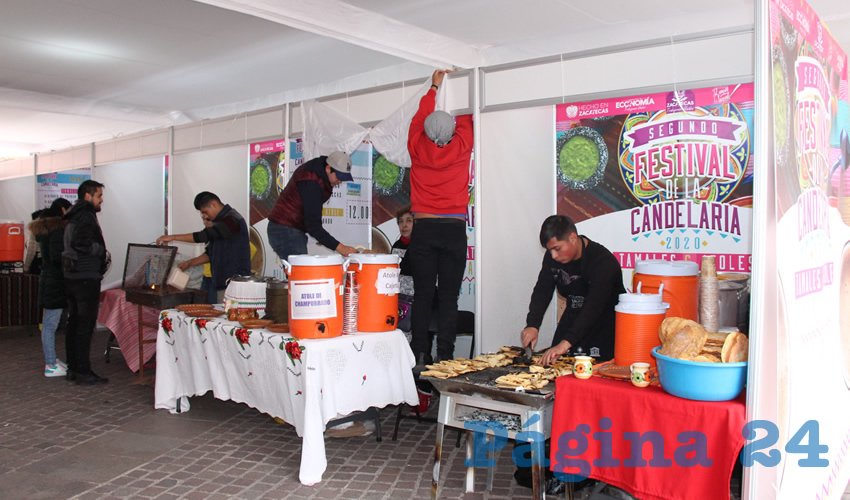 Los asistentes pueden disfrutar de una gran variedad de sabores tanto de tamales como de atole; las personas dedicadas a la venta de estos productos provienen de varios municipios del estado como Zacatecas, Guadalupe, Sombrerete, entre otros (Foto Rocío Castro)