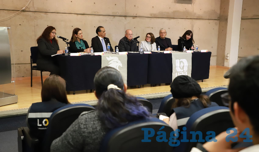 Se llevó a cabo el panel “Los medios públicos y los derechos de las audiencias”, el cual fue transmitido en vivo a través de la señal de Radio Universidad