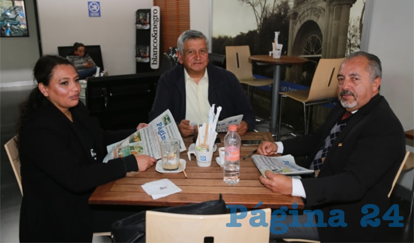 En Café Punta del Cielo departieron Érica Palomino Bernal, diputada local; Gilberto Carlos Ornelas y Alejandro Sánchez Laguna, asesor en el Congreso del Estado