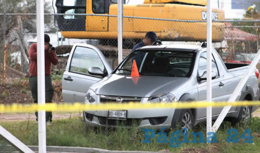 En esta camioneta Dodge Ram se quit&oacute; la vida Juan Ram&iacute;rez Gonz&aacute;lez, que contaba con 45 a&ntilde;os de edad, 
