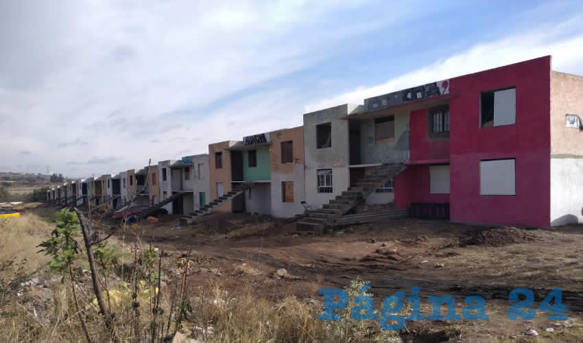 En esta parte de Tonalá temen por su seguridad, ya que el olvidado complejo habitacional es utilizado por personas que “cayeron ahí”; incluso hay que asegura que es zona de narcofosas, por lo que se pide intervención a las autoridades/Fotos: Francisco Tapia
