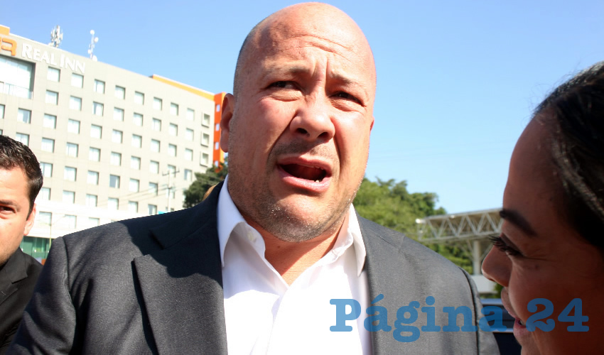 “El mes de marzo será el punto de partida para iniciar el cobro del impuesto a la ocupación hotelera que tenemos pendiente con las plataformas como Airbnb porque ya no vamos a permitir más piso disparejo”, sentenció el gobernador de Jalisco ante la asociación de hoteleros/Fotos: Cortesía y Archivo Página 24