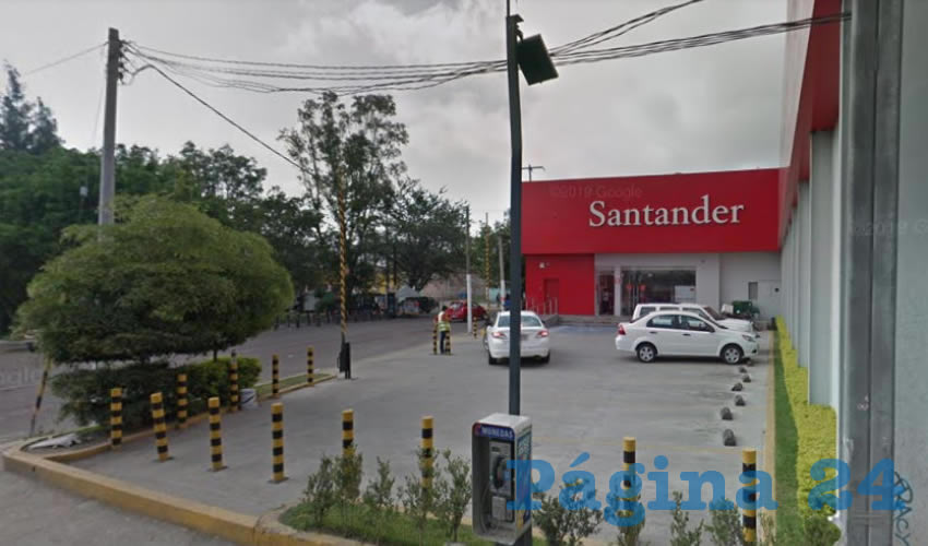 La mujer engañada retiró 50 mil pesos de una sucursal de Santander, en la colonia El Vigía/Foto: Especial