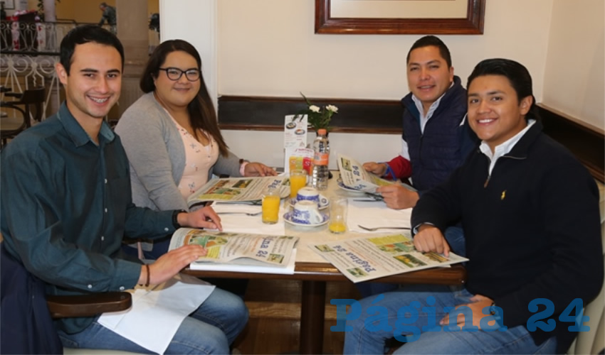 En Sanborns Francia desayunaron Rodrigo Valle, coordinador de medio ambiente de la SMAJ; Andrea Chávez, directora de afiliación del CDM; José Martínez y Paco Muñoz, enlace universitario de la SMAJ