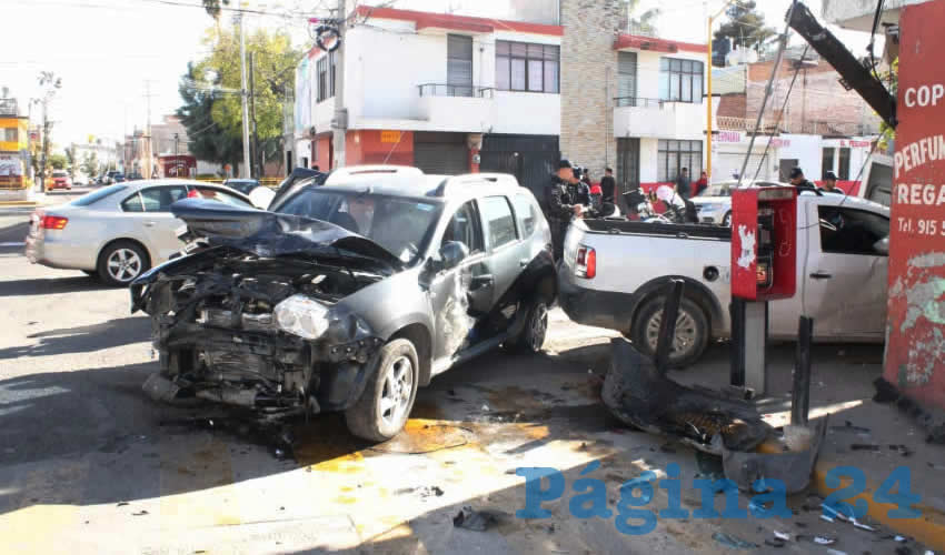 Así quedaron las dos camionetas tras el fuerte encontronazo