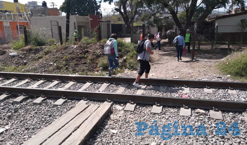 “Pues sí nos hace falta más vigilancia policiaca, antes la teníamos y era más tranquila, ahorita es un desorden la colonia”, denunciaron vecinos/Fotos: Francisco Tapia
