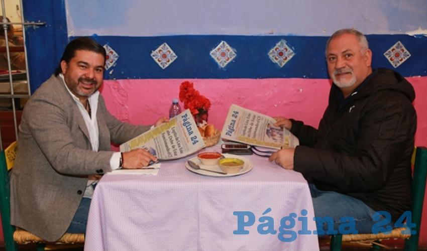 En La Saturnina compartieron el primer alimento matutino Israel Tagosam Salazar Imamura, regidor del Ayuntamiento de Aguascalientes; y Marco Antonio Muñoz Franco