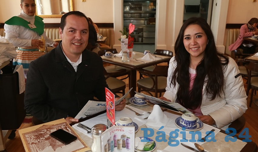 En Sanborns Francia almorzaron Jaime Gerardo Beltrán Martínez, secretario del Ayuntamiento; y Liz Paulina Aguilar Agüero