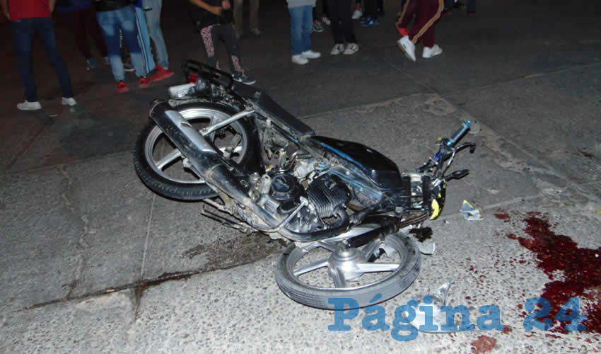 Los adolescentes cayeron al suelo y se golpearon en varias partes del cuerpo