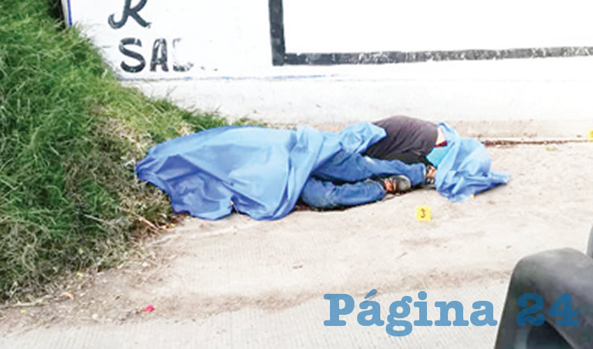 Los cuerpos se encontraron tirados a un costado de la carretera. A su alrededor fueron encontrados cinco casquillos/Foto: Especial