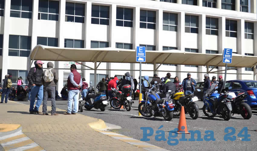 Para pagar la nómina de aproximadamente 600 trabajadores, requieren una bolsa de tres millones 500 mil pesos para liquidar una quincena de las que tienen pendiente pagar.
