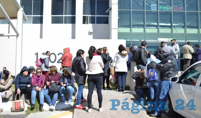 Un centenar de trabajadores de los Centros de Desarrollo Infantil (Cendis) del Frente Popular de Lucha por Zacatecas (FPLZ) se manifestaron en las oficinas de la Secretaría de Finanzas (Sefin) para exigirle al gobierno estatal que apoye estos proyectos educativos. (Foto Merari Martínez)