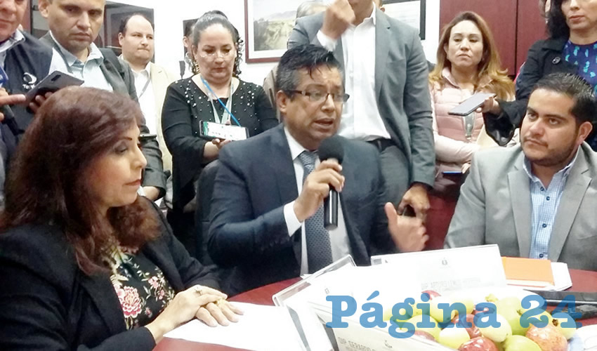 “Al platicar con personal del área manifestaron su malestar por la falta de insumos, así como que no se realiza la desinfección en las zonas contaminadas. Las áreas de maternidad y urgencias se encuentran cerradas”, entre otros puntos de deterioro en el HGO, explicó el diputado Arturo Lemus/Foto: Francisco Tapia