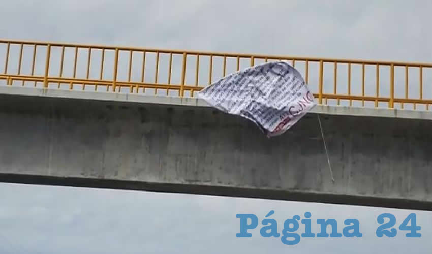 Las autoridades intentaron retirar las mantas lo más pronto posible (Fotos: Emergencia Aguascalientes)