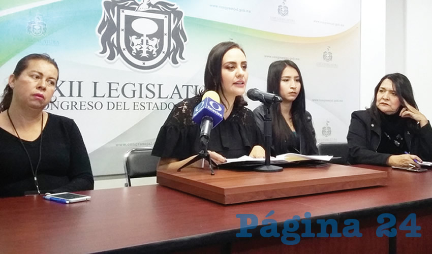 “Cuando desaparecen los elementos de seguridad pública, se les terminan las garantías laborales. A los tres días se les despide por faltas y a las familias no se les entregan pensiones ni apoyos económicos”, lamentó la diputada Mariana Fernández/Foto: Francisco Tapia