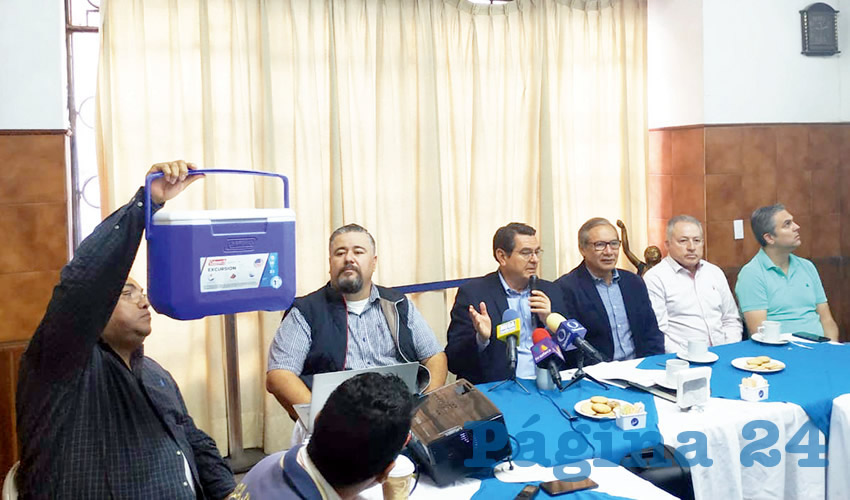 Haga usted el favor: Pagaron 12 mil pesos por hieleras de 9 litros marca Coleman, cuando en el mercado valen –a lo sumo– 500 pesos. Hugo Rodríguez y Jorge Carlos Ruiz llamaron de nueva cuenta al gobernador, a la contralora y al fiscal anticorrupción a que metan de una vez las manos en la OPD Servicios de Salud/Foto: Francisco Tapia
