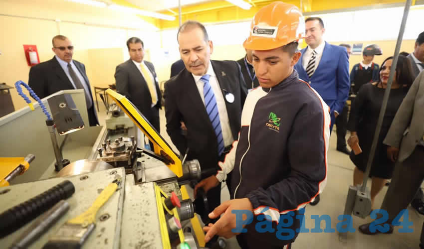 Se trabaja en el caso del Conalep, con el Grupo de Industriales de Aguascalientes para que los alumnos resuelvan problemas reales