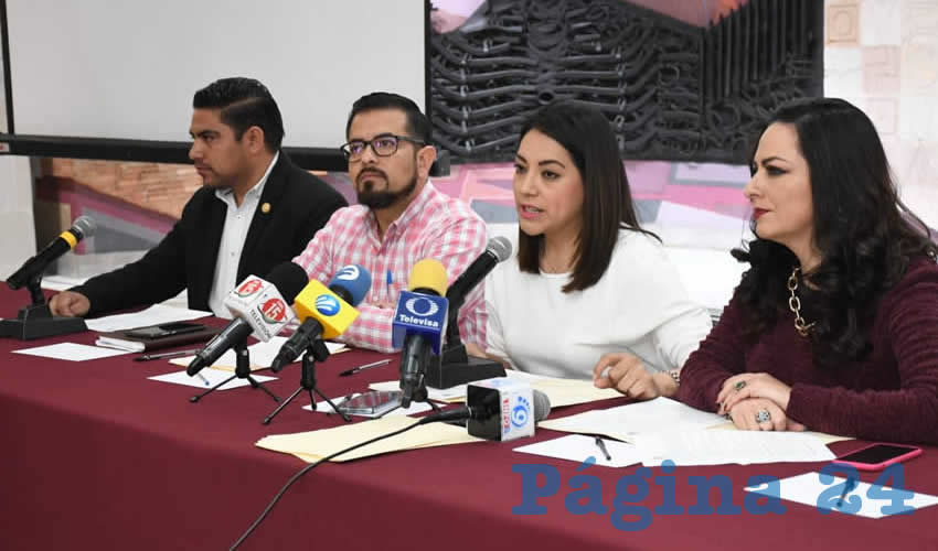 En conferencia de prensa, el alcalde Julio César Chávez Padilla y diputados de Movimiento Regeneración Nacional (Morena) (Foto Merari Martínez Castro)