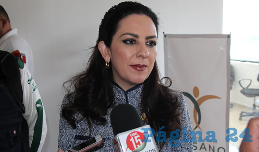La diputada Lizbeth Márquez Álvarez, integrante de la Comisión de Asuntos Migratorios de la LXIII Legislatura, expuso que Zacatecas es el estado con mayor intensidad migratoria del país (Foto Rocío Castro)