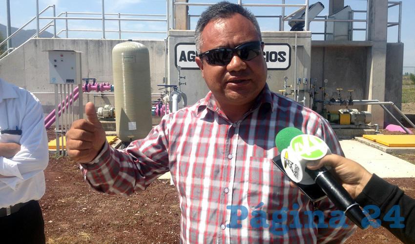“En base a lo que nos marca el gobierno del estado y a la Comisión del Agua nos mandan el agua, nosotros la tratamos, y sirve como un sistema para diluir las aguas que van por este canal, explicó Carlos Adrián Sánchez, supervisor de la planta de tratamiento/Fotos: Rafael Hernández Guízar