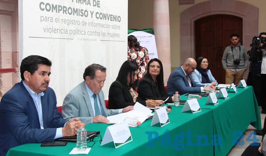 Este acuerdo fue firmado por los representantes del gobierno del estado de Zacatecas a través de la Secretaría de las Mujeres (Semujer), el Tribunal de Justicia Electoral del Estado (Trijez), así como de la Comisión de Derechos Humanos (CDHEZ), la Fiscalía General de Justicia (FGJEZ) y el Instituto Electoral (IEEZ) (Foto Rocío Castro)