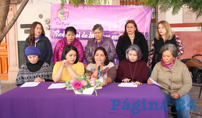 En conferencia de prensa, la Red Plural de Mujeres dio a conocer que de una reunión con el gobierno estatal, se desprendieron algunos compromisos en torno a distintos trabajos que se realizarán en la entidad para que se respeten los derechos humanos de las mujeres (Foto Rocío Castro Alvarado)