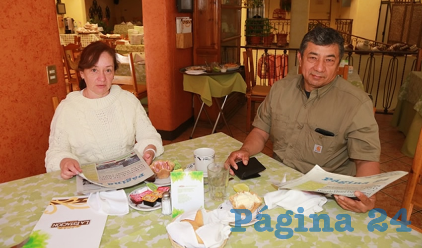 María de Lourdes Morán Santacruz y José Manuel Contreras Ventura, que nos visita de Georgia Estados Unidos, compartieron un rico desayuno en el restaurante La Estación