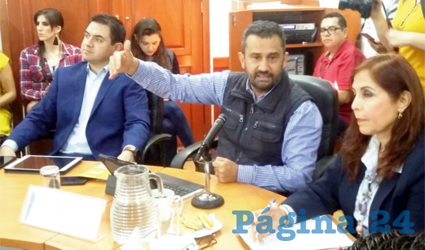 Sergio Graf Montero, titular de la Semadet, admitió ante diputados locales que todavía no hay día fijo para el arranque del programa de verificación vehicular, algo que según el gobierno de Alfaro “mejoraría la calidad del aire”/Foto: Francisco Tapia