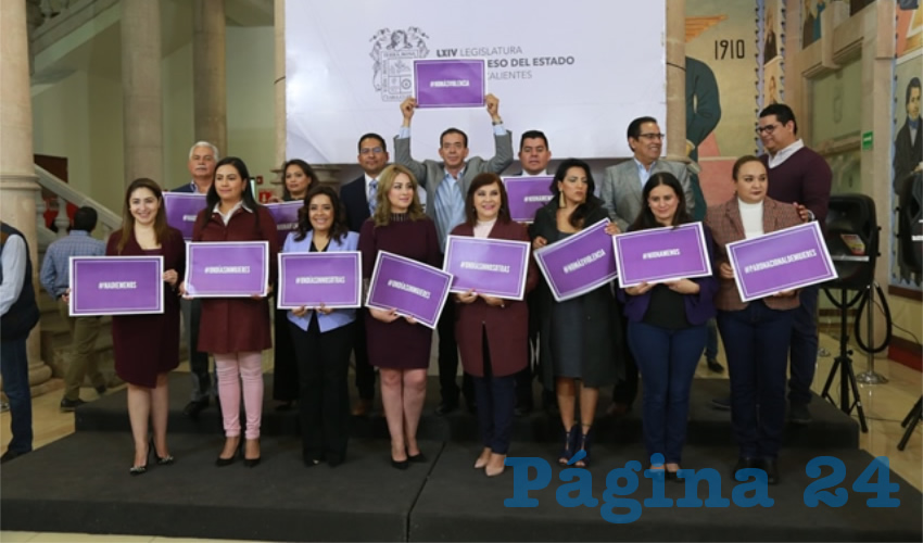 Se suman diputadas a la manifestaci&oacute;n contra feminicidios (Foto: Eddylberto Lu&eacute;vano Santill&aacute;n)