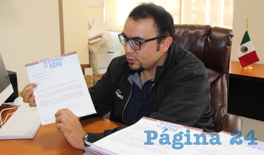 Ernesto González Romo: Con la recolección de firmas, buscan que la Jiapaz revierta esto y se cobre como se venía haciendo anteriormente, pues existe una propuesta en la que a partir de recursos públicos del estado y municipios, se le dé al organismo recursos necesarios a fin que no sean los ciudadanos quienes tengan que desembolsar su dinero (Foto Rocío Castro Alvarado)