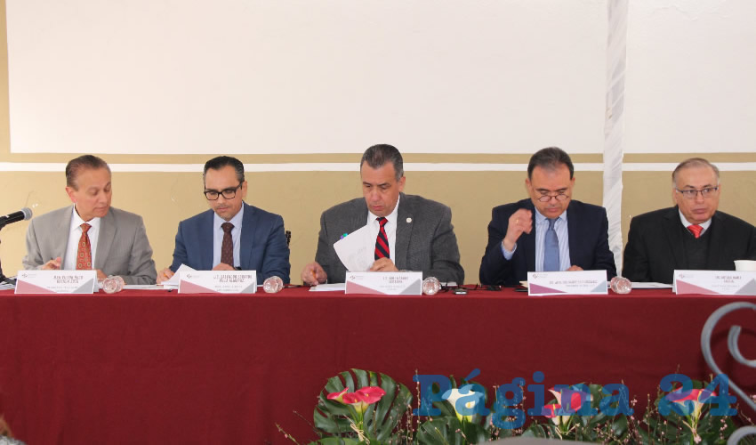 En sesión ordinaria del Comité Coordinador y Órgano de Gobierno de la Secretaría Ejecutiva del Sistema Estatal Anticorrupción (SEA), fue aprobada la transferencia de 70 mil pesos del Capítulo dos mil al tres mil, a fin de tener recursos para pagar los servicios básicos como rentas, agua, luz, entre otras cosas (Foto Rocío Castro Alvarado)