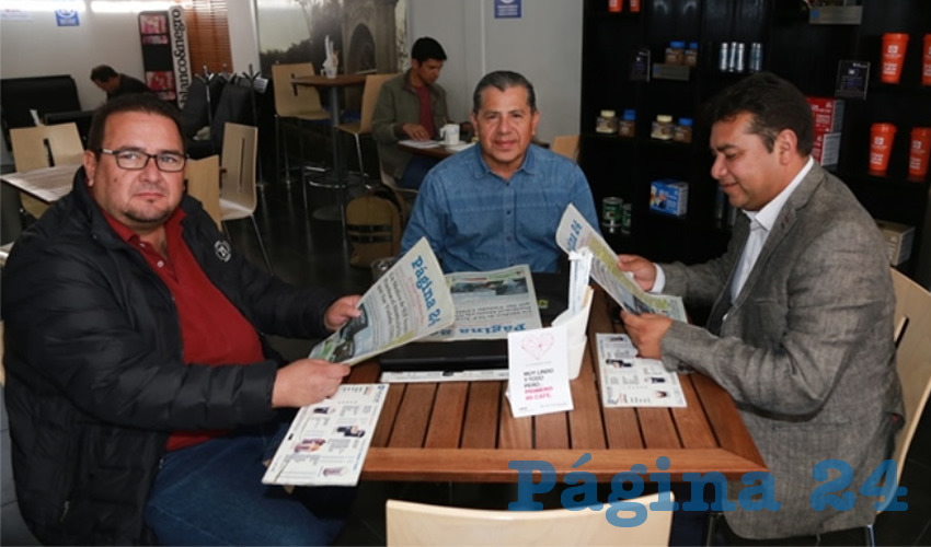 En Café Punta del Cielo departieron Juan José Peralta Casillas, Óscar Jaimes Maldonado y el secretario general de la Federación de Sindicatos de Trabajadores del Servicio del Estado, Normando López Meixuerio
