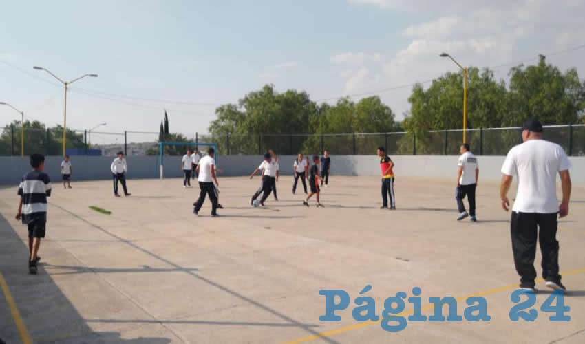 La Policía comunitaria visita los fraccionamientos y colonias en busca de niños y jóvenes que deseen jugar futbol o basquetbol