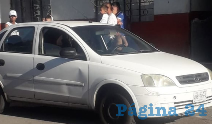 El automóvil Chevrolet Corsa que conducía Luis Gerardo Zamudio Martínez, de 51 años de edad