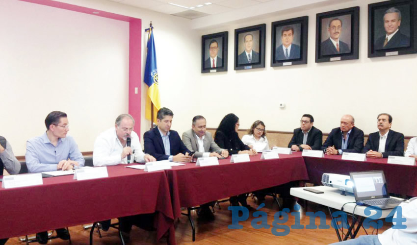 Urge que la administración de Ismael del Toro asuma el control de este sitio, pues gran parte de los puestos están cerrados, y prácticamente en ruinas. Muchos lucen en obra negra, despedazados, Grafiteados. O son hogar de drogadictos e indigentes/Fotos: Francisco Tapia