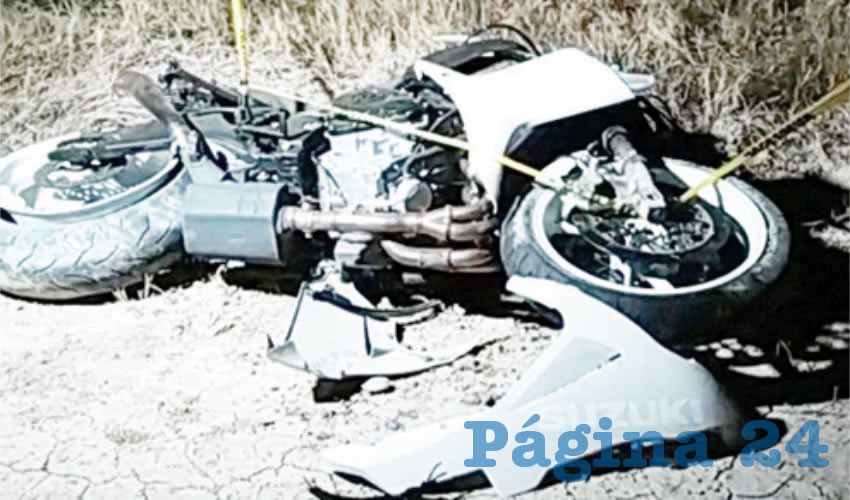 El occiso conducía una motocicleta marca Suzuki blanca, con placas del estado de Jalisco, y a pesar de que portaba casco de protección, esto no le ayudó para que lograra salvar su vida/Fotos: Especial